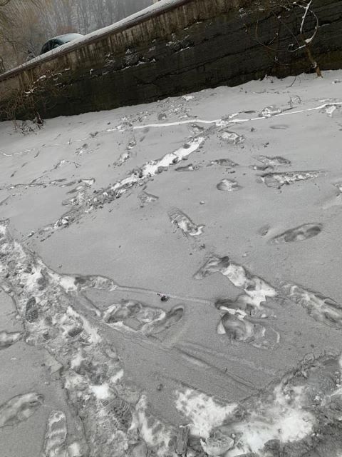 В Ивано-Франовской области почернел снег - местные в шоке