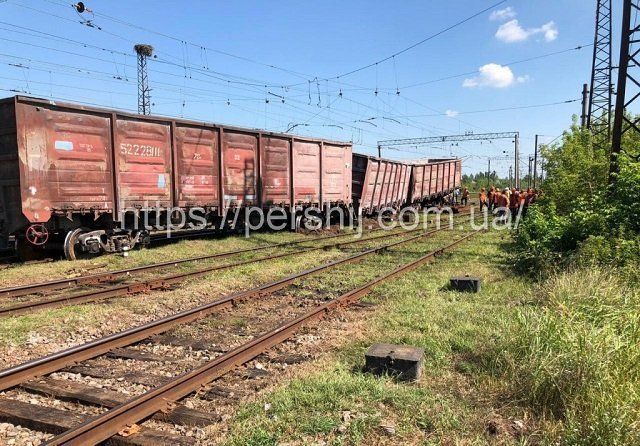 В Закарпатье грузовой поезд сошел с рельсов 