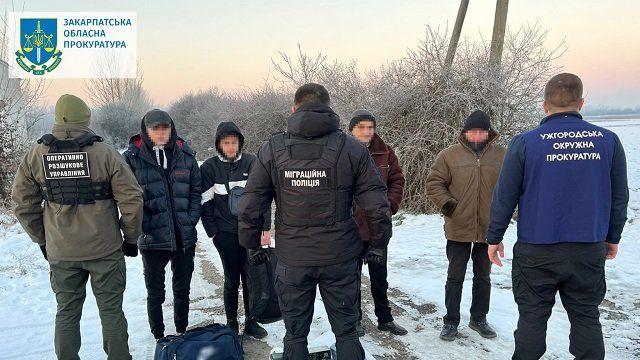 В Закарпатье будут судить организатора зимнего заплыва на матрасе для уклонистов