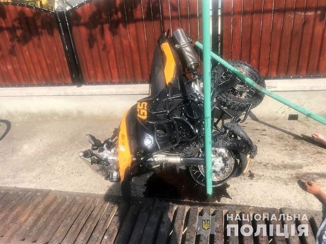 В Закарпатье мотоциклист на скорости влетел в бетонный мостик - погиб на месте