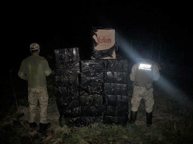 Вчера ночью пограничники заметили "бизнес"-группу, которая пробирались к границе с Румынией.