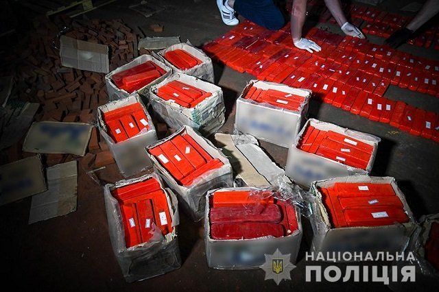  В Киеве накрыли международный канал наркотрафика - изъяли почти 400 кг героина