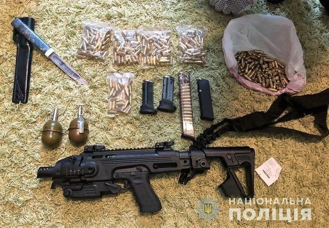 Жители Закарпатской и еще двух областей вывозили контрабандой оружие в страны ЕС 