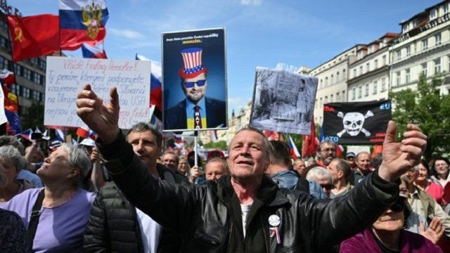 В столице Чехии сотни человек протестовали против поддержки Украины 