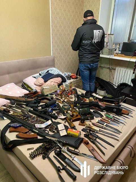 Полицейский полка спецназначения «Киев» сбывал бандитам оружие из зоны ООС