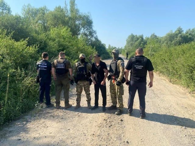 В Закарпатье переправщика с неудачниками повязали за 70 метров от границы