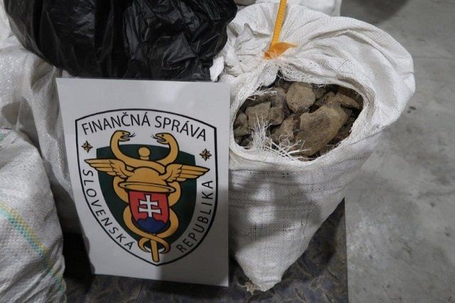 Официальные подробности про контрабандный янтарь, "незамеченный" на границе в Закарпатье