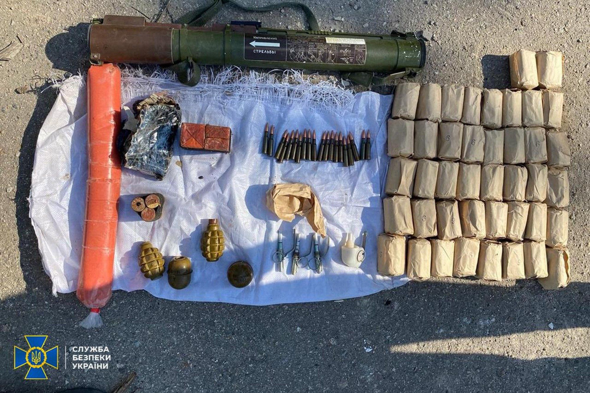 Пластид, тротил, боевые гранаты: В Запорожье обнаружили схрон с боеприпасами 