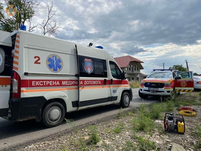 Аварія у селі Іза: Водій загинув, 13-річний хлопець у реанімації