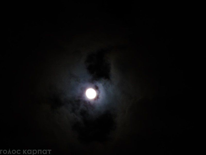 Фотографии ночного светила Земли сделаны в Мукачево, Закарпатской области