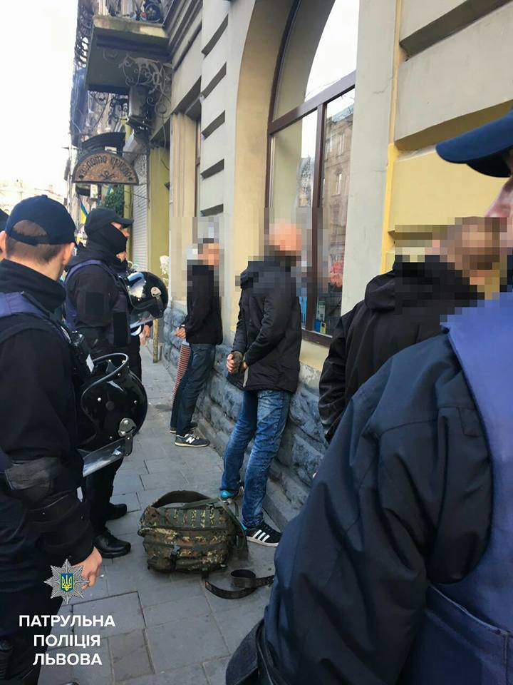 Во Львове полиция задержала десятки людей из-за массовой драки