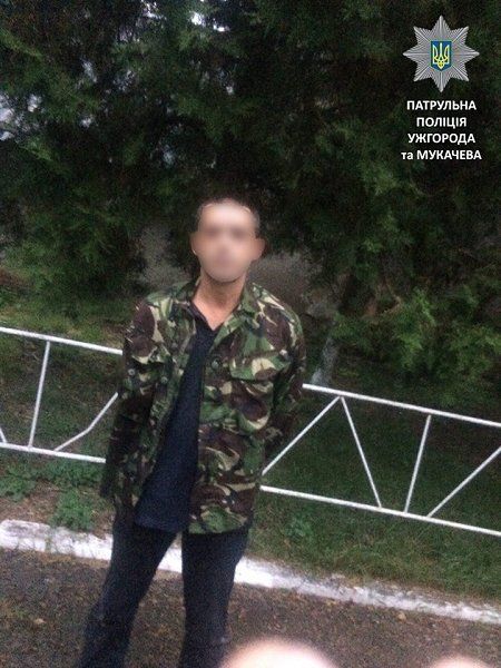 В Ужгороде пьяный мужчина избил женщину на автобусной остановке