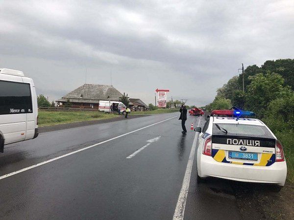 В Закарпатье на трассе "Киев-Чоп" столкнулись два легковика