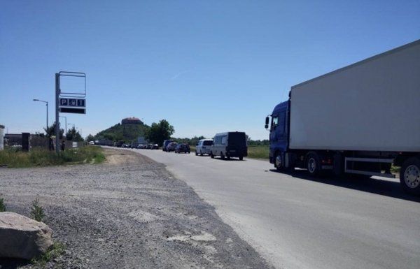 В Мукачево не разминулись грузовик и лесовоз