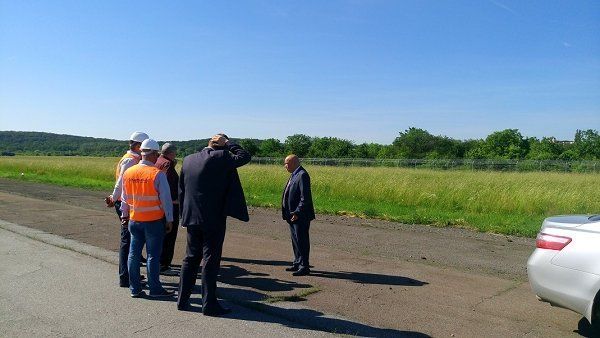 В Ужгородском аэропорту модернизируют взлетно-посадочную полосу