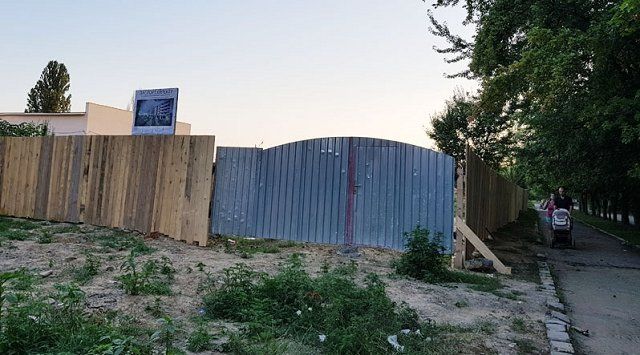 Возле "Юности" в Ужгороде строят отель