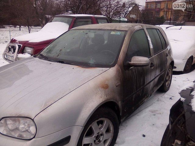Поджог авто в Ужгороде попал на камеры наблюдения