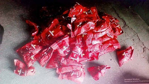 Закарпатские пограничники нашли спратанные в баке 72 кг табака для кальяна