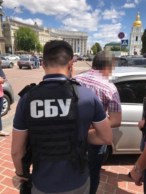В Киеве СБУ задержала на взятке подполковник Нацполиции