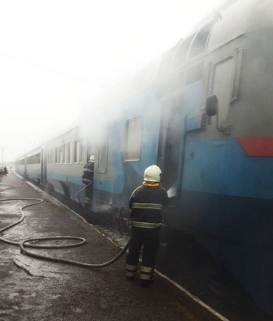 В Закарпатье загорелся поезд с пассажирами