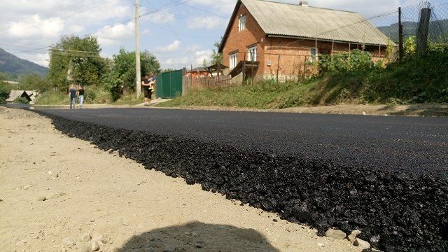 В Закарпатье на Раховщине дорогу не ремонтировали 65 лет