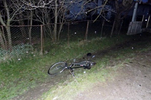Закарпатец сбил велосипедиста и скрылся с места ДТП