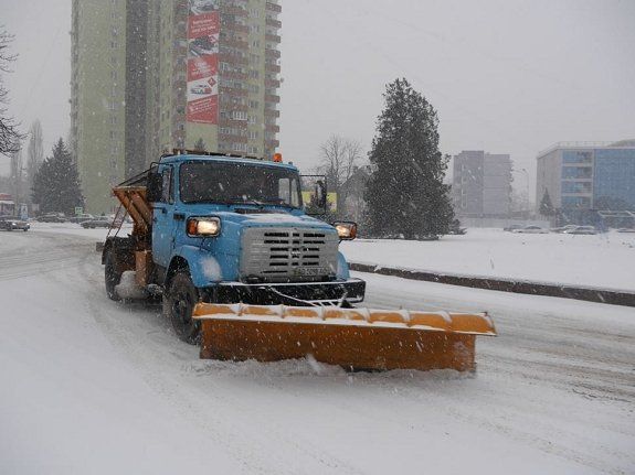 Снегопад прибавил работы ужгородским коммунальщикам