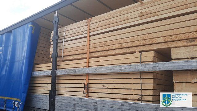 В Закарпатті підприємець не слабо влетів на експорті деревини до Угорщини
