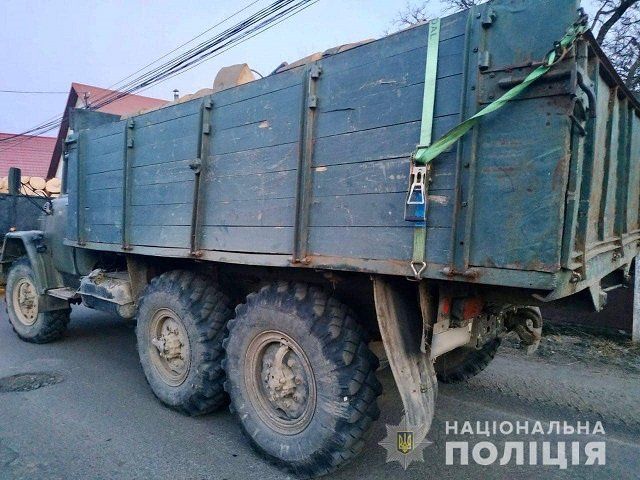 На нужды ВСУ: В Закарпатье поймали грузовики сомнительным грузом