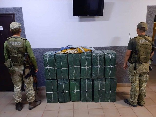 В Закарпатье контрабандистам "обломали" сигаретную сделку на 250 000