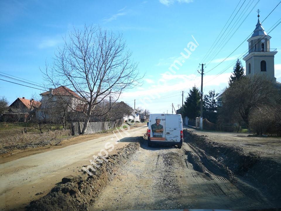 В Закарпатье ремонтируют дорогу международного значения возле Венгрии 
