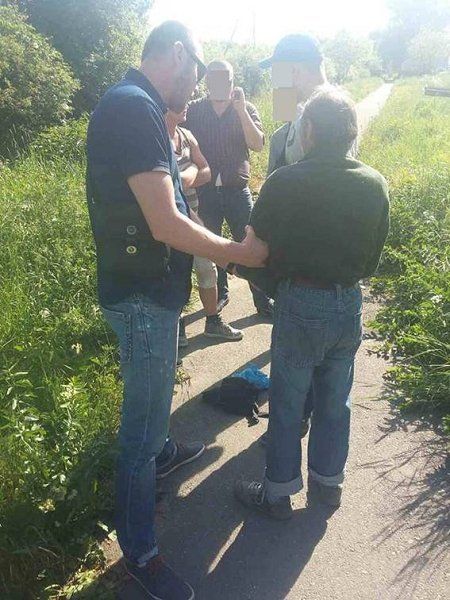 На украинско-венгерской границе у иностранца изъяли полтора кило наркотиков