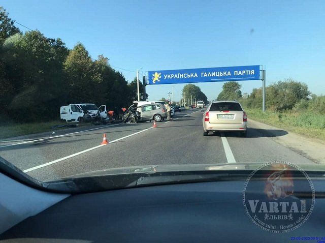 Двое погибших и двое травмированных – последствия тройной аварии на трассе Львов-Шегини