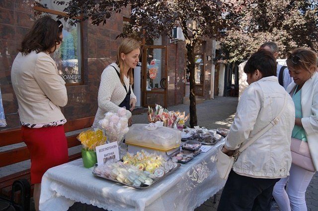 Сказочная локация «Сладкая улица» В Ужгороде впечатляет разнообразием сладких вкусностей