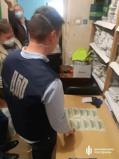 В Закарпатье чиновника АМКУ поймали на вымогательстве и получении взятки