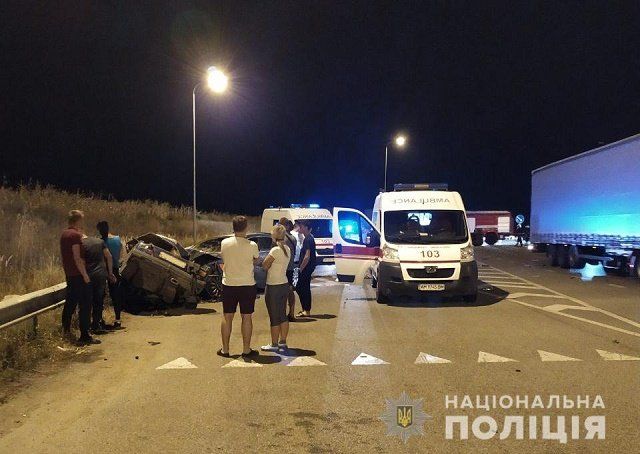 В трагическом ДТП на автодороге Киев-Чоп столкнулись ВАЗ и «Opel Insignia»: Семь жертв 