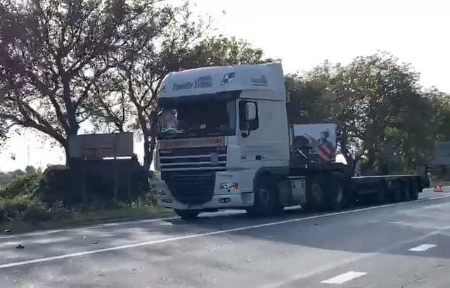 Авария в Закарпатье: Водитель грузовика DAF не справился с управлением и врезался в легковушку