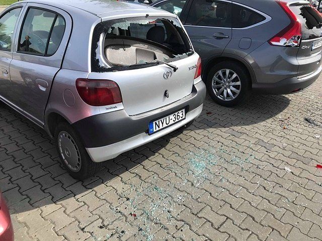 Кадры повреждённых в венгерском Дебрецене авто опубликовали в сети FACEBOOK: Разыскиваются владельцы из Закарпатья