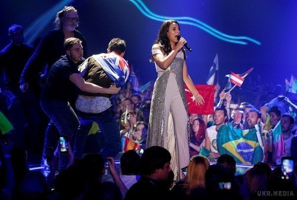 При выступлении Джамалы на "Евровидении" зритель оголил задницу на сцене
