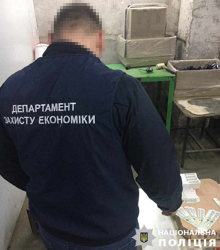 Львовские преступники хранили поддельный алкоголь на "перевалочной базе" в Закарпатье 