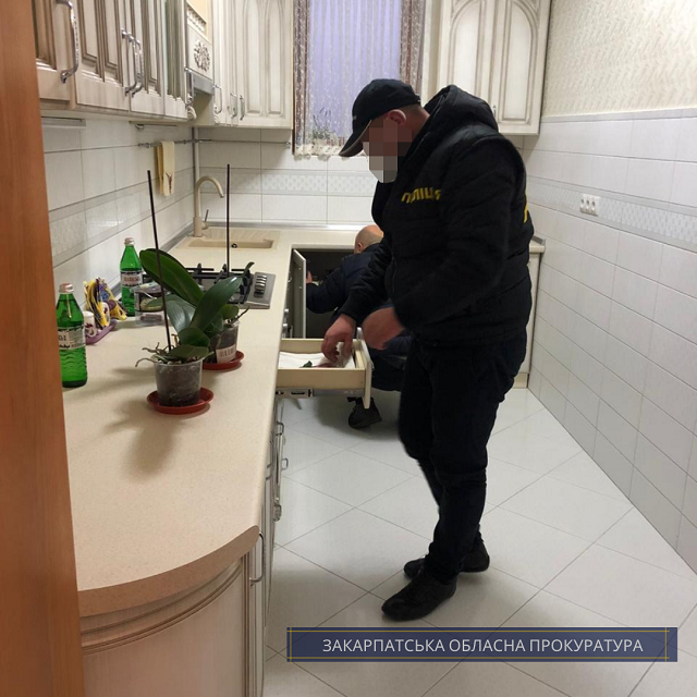 В Закарпатье новоизбранный сельский голова сразу приступил к "работе": Взяли за присвоение госсредств