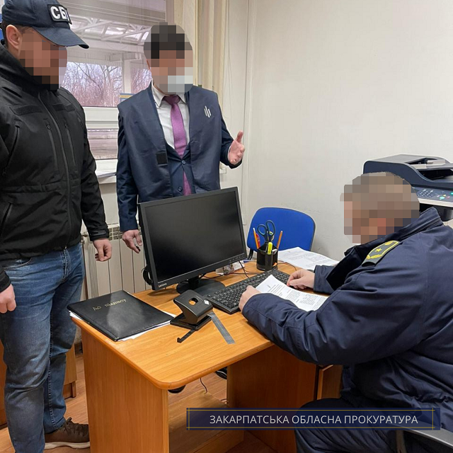 В Закарпатье топ-таможенник влетел на взятках: наладил схему по оформлению евроблях