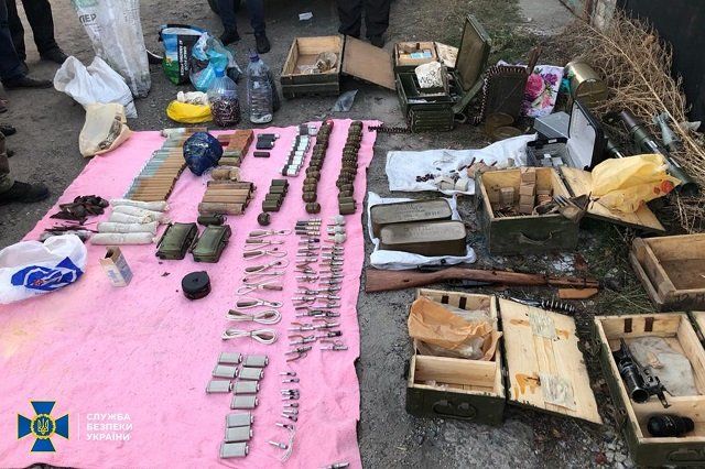 Полицейский полка спецназначения «Киев» сбывал бандитам оружие из зоны ООС
