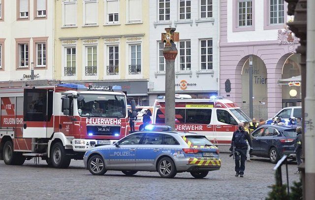 Смертельное ДТП в Германии: В немецком Трире авто въехало в группу людей, двое погибших, 15 травмировано