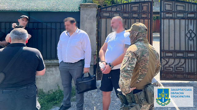 В Ужгороде задержали организаторов зарубежных поездок для "больных" уклонистов 