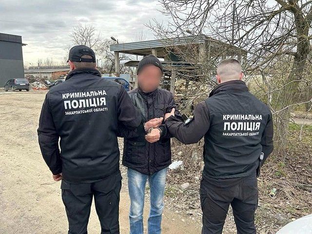 Двух торгашей боеприпасами обезвредили в Закарпатье за сутки