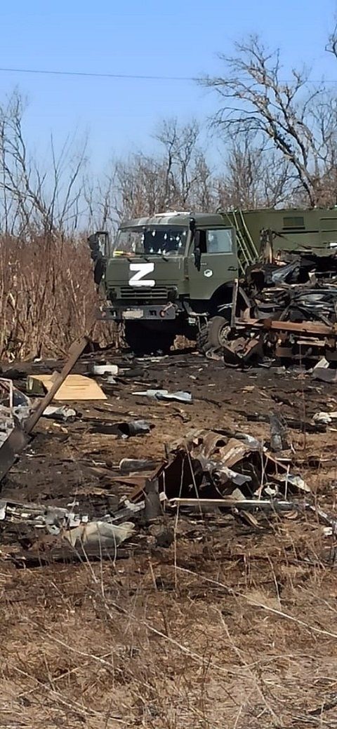Место боя и уничтоженный бойцами 128 бригады российский грузовик