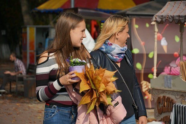 По-летнему горячо, эмоционально, драйвово!: В Ужгороде стартовал праздник «Бабье лето в Боздошском парке»