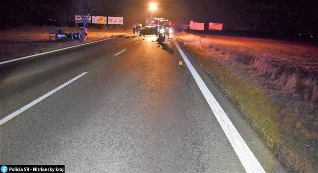 Жуткое ДТП в Словакии: Renault на полном ходу влетел в VW, 3 погибших