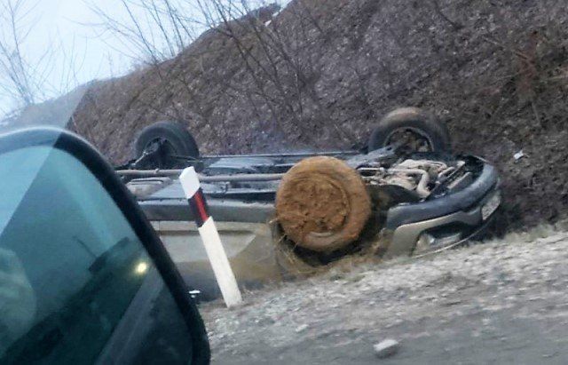 ДТП в Закарпатье: "Шальная" иномарка вылетела с дороги и сделала сальто-мортале